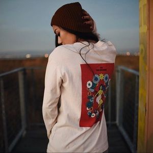 URBAN OUTFITTERS GRAPHIC TEE